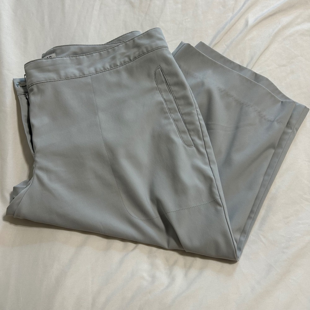 IZOD Golf Womens Gray Flat Front Performance Shorts Size 12